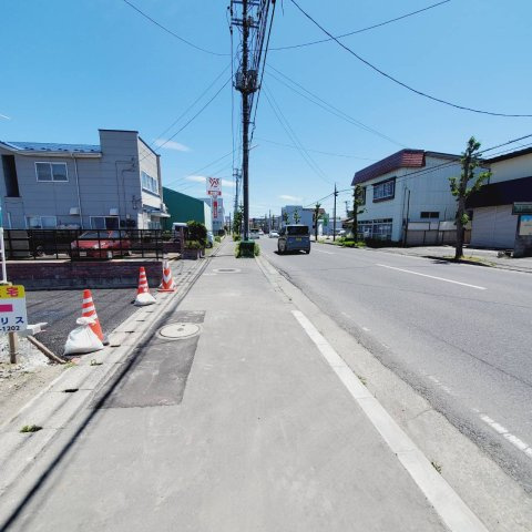 八戸市城下4丁目14番38－3号の前面道路含む現地写真