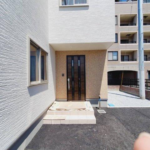 八戸市城下4丁目14番38－3号の玄関