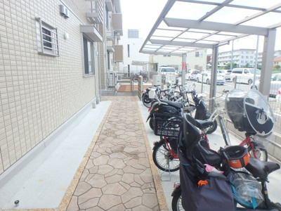【その他共用部分】 | クレスタ | 屋根付き駐輪場