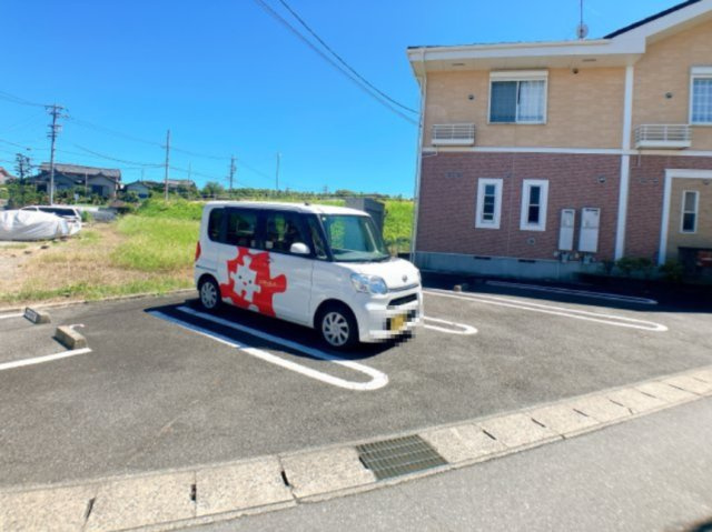 ハウススマイルの駐車場