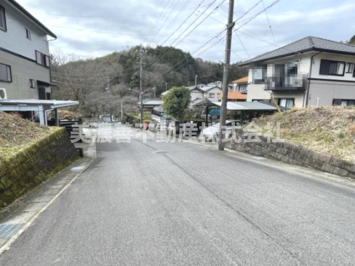 ６２７９１　岐阜市芥見7丁目土地の前面道路含む現地写真