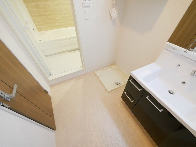 グリーンハイツ加茂Ⅱの洗面所|ゆったりとスペースのある洗面所