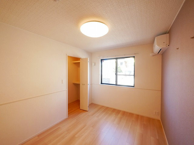 グリーンハイツ加茂Ⅱの洋室