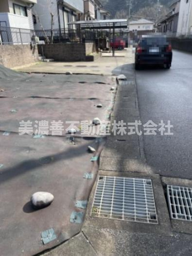 ６２７８９　各務原市鵜沼宝積寺町3丁目土地の前面道路含む現地写真