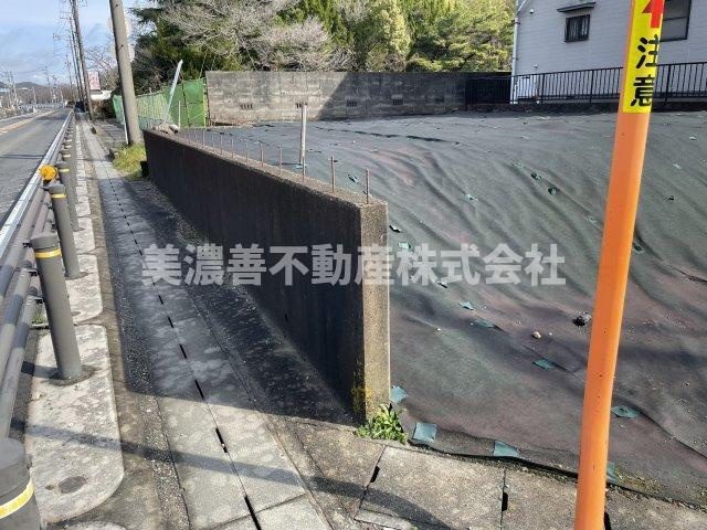 ６２７８９　各務原市鵜沼宝積寺町3丁目土地の前面道路含む現地写真