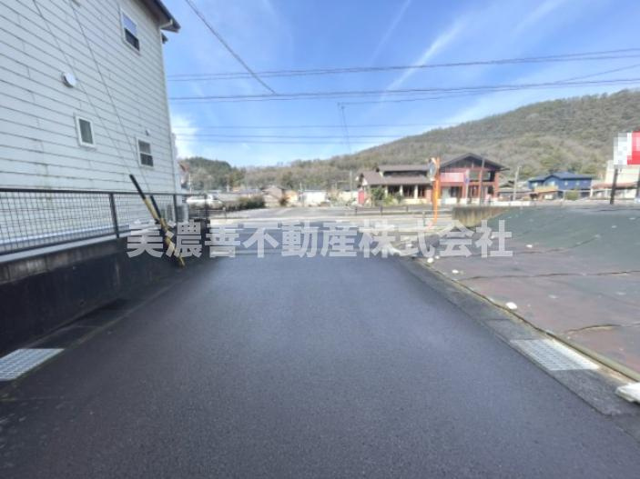 ６２７８９　各務原市鵜沼宝積寺町3丁目土地の前面道路含む現地写真