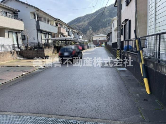 ６２７８９　各務原市鵜沼宝積寺町3丁目土地の前面道路含む現地写真