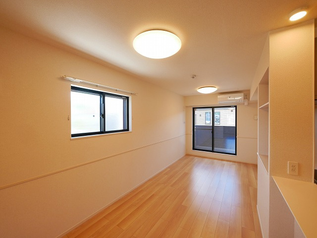 グリーンハイツ加茂Ⅱの居間・リビング