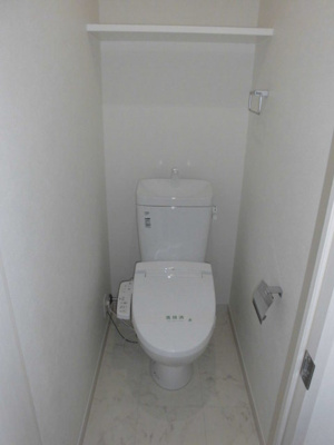 【トイレ】 | ヴィラージュ高宮ストリート | 別号室の写真になります。現況優先。