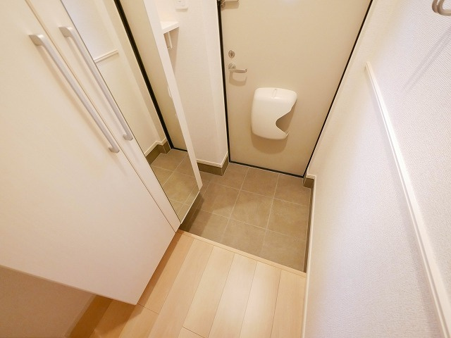 グリーンハイツ加茂Ⅱの玄関|明るい玄関です