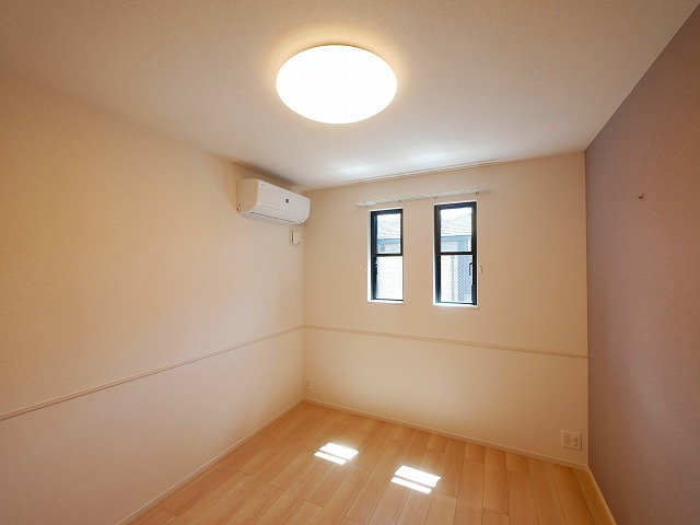 グリーンハイツ加茂Ⅱの洋室|コンパクトで使いやすい洋室です