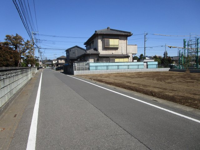 桶川市朝日　売地の前面道路含む現地写真