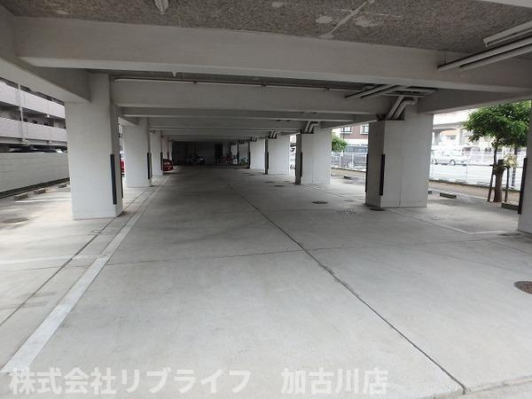 ココシャルムⅡの駐車場