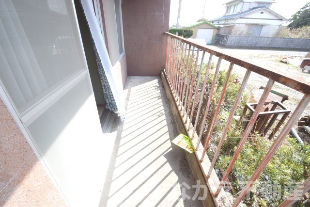 【バルコニー】 | 外からの目が気にならないバルコニーで洗濯物が干せます