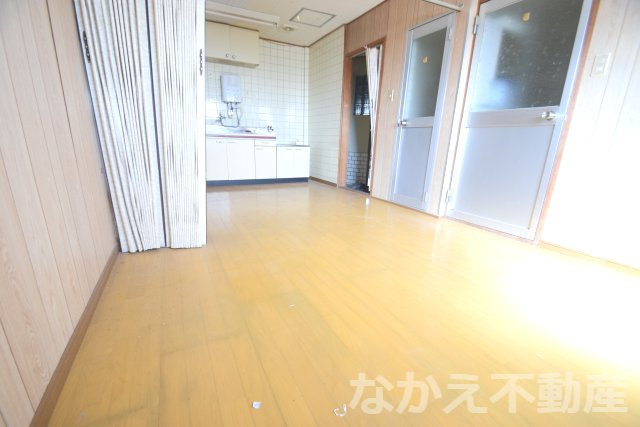 【居間・リビング】 | こちらの居間で趣味の時間をお楽しみください