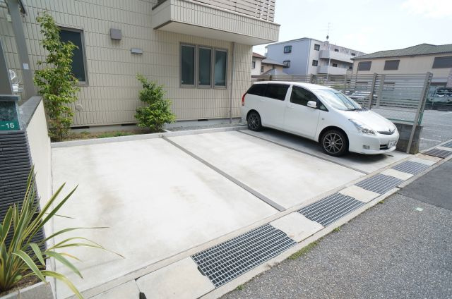 グリーンメゾンの駐車場