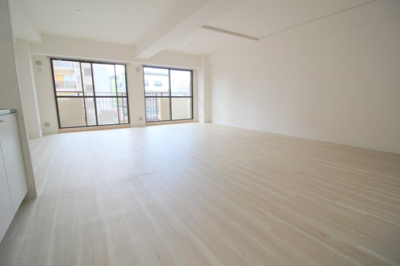 【居間・リビング】 | サンフラッツ南桜塚 | 別室の写真使用