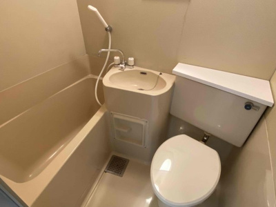 【洗面所】 | シャレール長居 | 綺麗な水回りです。