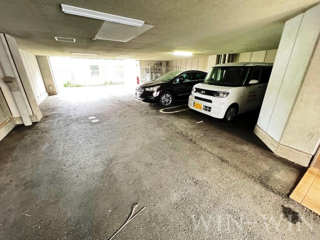 フラットKの駐車場