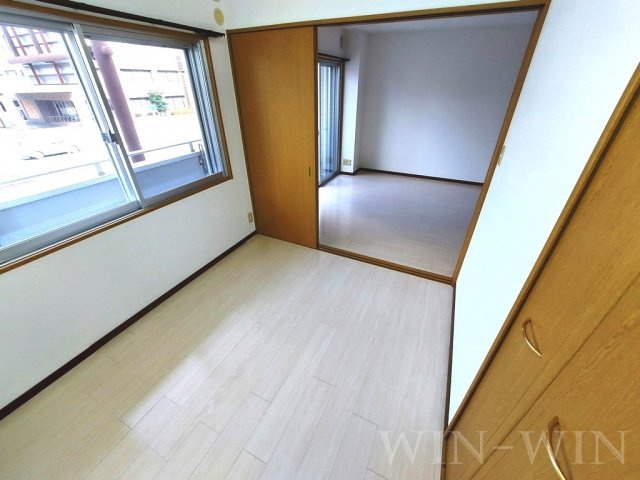 フラットKの寝室