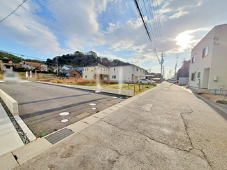 【前面道路含む現地写真】