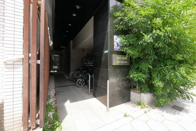 大阪市浪速区敷津西２丁目の賃貸マンションのエントランス