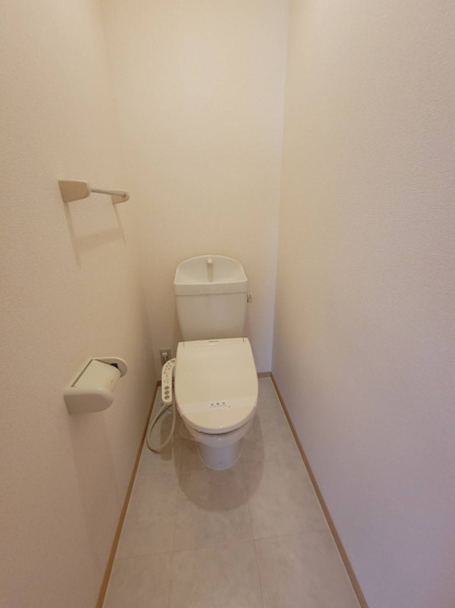 【トイレ】 | ロイヤル倉治　B棟 | 清潔感のあるトイレです