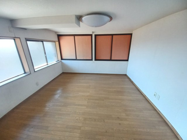 比企郡吉見町大字下細谷 古民家の洋室|２Ｆ中央南側8帖洋室