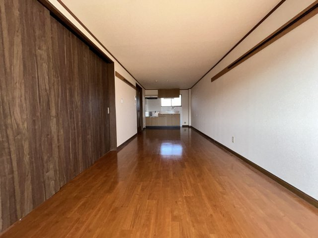 秋川グランドパレスの居間・リビング|13.5帖のLDK