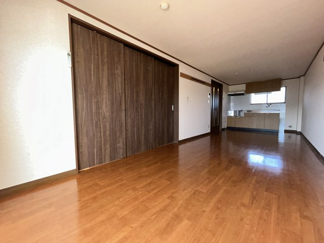 秋川グランドパレスの居間・リビング|13.5帖のLDK