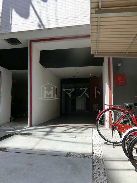 グランパシフィック北新町のエントランス