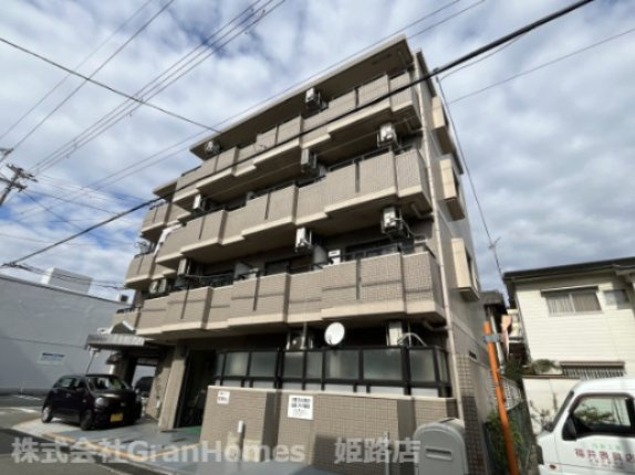 シャトー姫路の外観