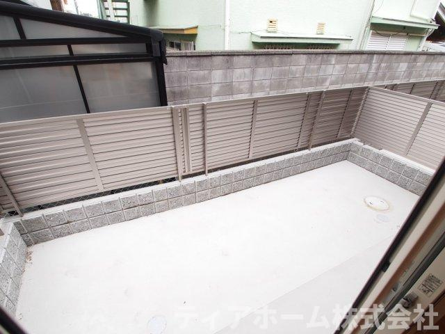 メゾンフルール トモ B棟の庭|簡単な家庭菜園も楽しめるお庭です