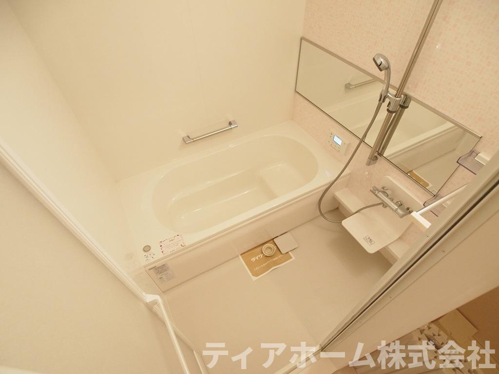 メゾンフルール トモ B棟の浴室|日々の暮らしに欠かせないお風呂です