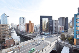 【展望】 | 眼前に広がる空の雄大さと、このお部屋の自慢の一つである「眺望」をご覧ください。毎日、この景色を独り占めできる新生活に夢が広がります。～即日のご見学可能～　お問合せはお気軽にどうぞ。