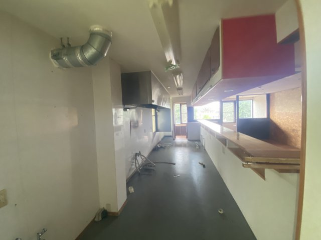 テイク自治医大2階のロビー