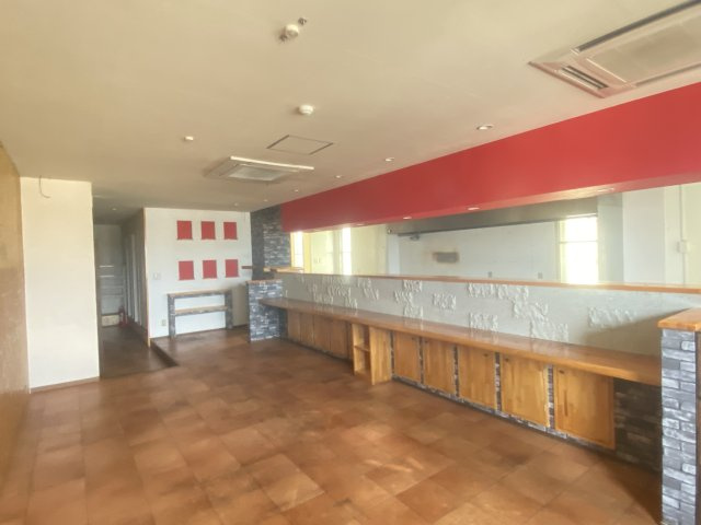 テイク自治医大2階のロビー