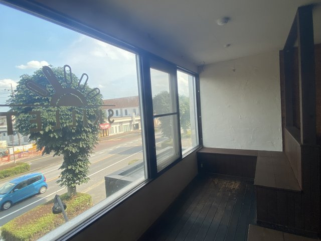 テイク自治医大2階のロビー