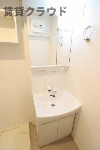 プリマヴェーラ七番館の洗面所|スペースが確保できる洗面所です