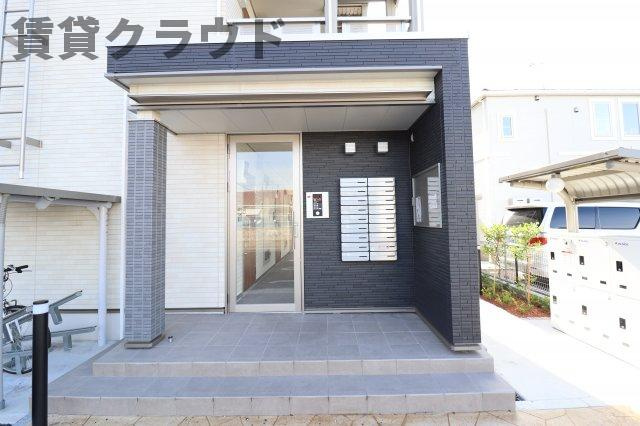 プリマヴェーラ七番館のエントランス|お気軽にお問い合わせください♪