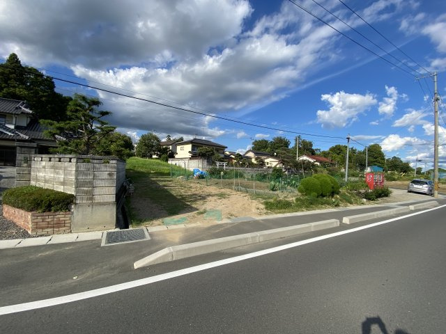 富久山町八山田　土地の前面道路含む現地写真