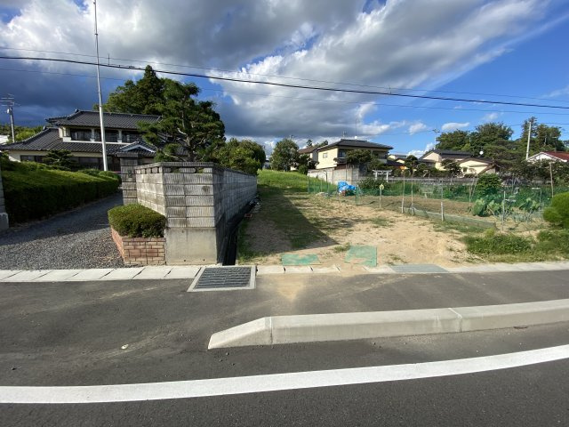富久山町八山田　土地の前面道路含む現地写真