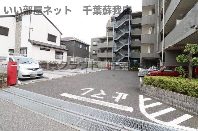 クイーンズレゾン末広の駐車場|駐車場に車を止められます