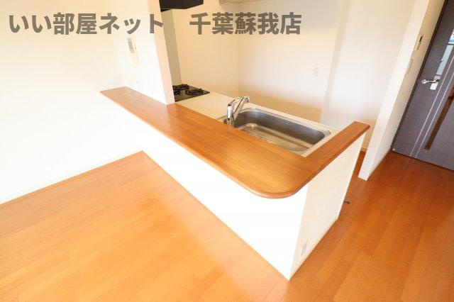 クイーンズレゾン末広の内装|開放感のあるカウンターキッチンです！