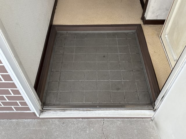 サンシティー北新在家　A棟の玄関