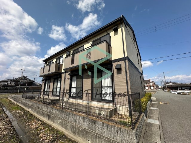 姫路市飾磨区中島２丁目のハイツの外観