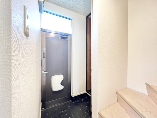 メゾン・ヒロDの玄関|収納もある玄関です
