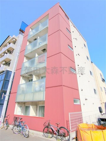 b'CASA Kamata(ビーカーサカマタの外観|2012年6月築　鉄骨造地上5階建て総戸数10戸オートロック宅配BOXインターネット無料
京浜急行本線京急蒲田駅最寄りの東京都大田区東六郷1丁目