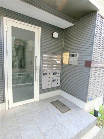 b'CASA Kamata(ビーカーサカマタのエントランス|TVモニター付オートロック宅配BOXメールBOX　エントランス