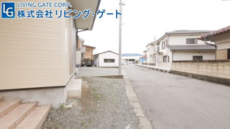 【前面道路含む現地写真】 | 建物南側。